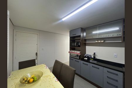 Casa à venda com 170m², 4 quartos e 2 vagas Casa à venda com 170m², 4 quartos e 2 vagasCozinha