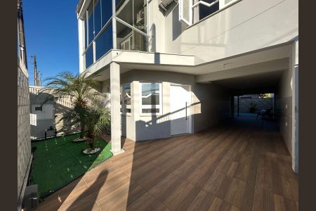 Área externa de casa à venda com 4 quartos, 170m² em Harmonia, Canoas