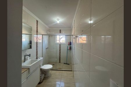 Banheiro 1 de casa à venda com 4 quartos, 170m² em Harmonia, Canoas