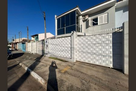 Casa à venda com 170m², 4 quartos e 2 vagas Casa à venda com 170m², 4 quartos e 2 vagasFachada