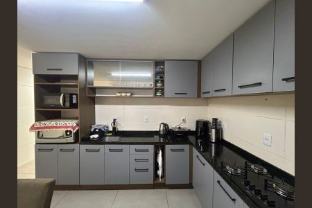 Casa à venda com 170m², 4 quartos e 2 vagas Casa à venda com 170m², 4 quartos e 2 vagasCozinha