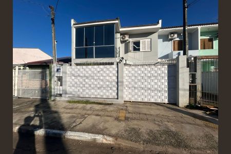 Fachada de casa à venda com 4 quartos, 170m² em Harmonia, Canoas
