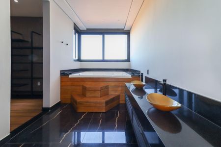 Casa para alugar com 420m², 2 quartos e 4 vagas Casa para alugar com 420m², 2 quartos e 4 vagasBanheiro da Suíte 1