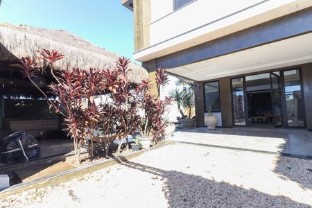 Casa para alugar com 420m², 2 quartos e 4 vagas Casa para alugar com 420m², 2 quartos e 4 vagasFachada