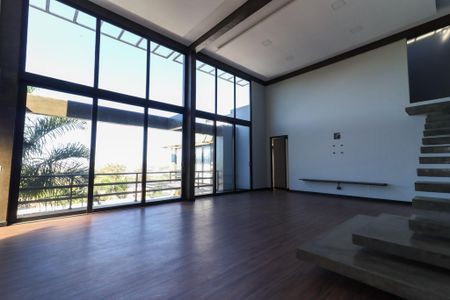 Casa para alugar com 420m², 2 quartos e 4 vagas Casa para alugar com 420m², 2 quartos e 4 vagasSala de TV