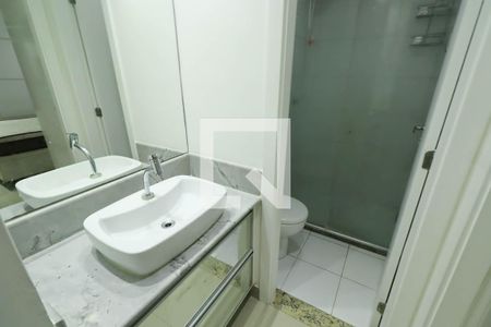 Banheiro de apartamento para alugar com 1 quarto, 42m² em Jardim Armação, Salvador
