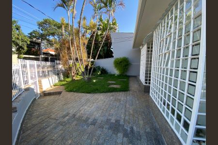 Casa para alugar com 198m², 3 quartos e 6 vagasJARDIM DA FRENTE