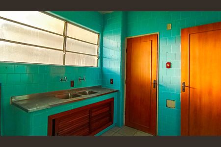Apartamento à venda com 128m², 4 quartos e sem vaga Apartamento à venda com 128m², 4 quartos e sem vagaCozinha