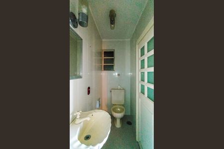 Apartamento à venda com 128m², 4 quartos e sem vaga Apartamento à venda com 128m², 4 quartos e sem vagaBanheiro 1
