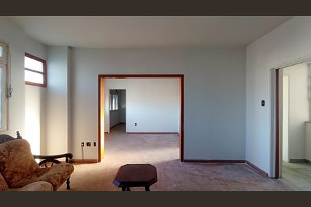 Apartamento à venda com 128m², 4 quartos e sem vaga Apartamento à venda com 128m², 4 quartos e sem vagaSala