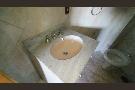 Apartamento à venda com 128m², 4 quartos e sem vaga Apartamento à venda com 128m², 4 quartos e sem vagaBanheiro 2