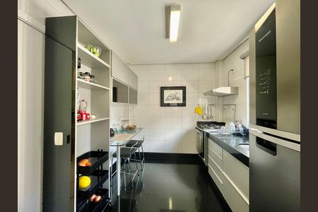 Apartamento à venda com 170m², 2 quartos e 3 vagas