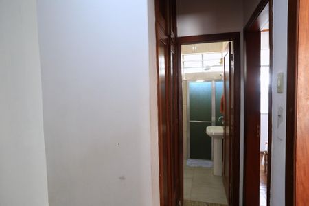 Casa à venda com 150m², 4 quartos e 2 vagasCorredor