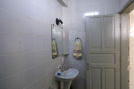Casa à venda com 150m², 4 quartos e 2 vagasBanheiro