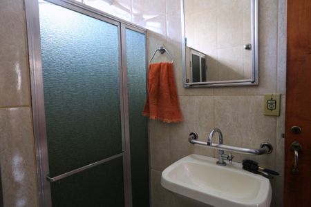 Casa à venda com 150m², 4 quartos e 2 vagasBanheiro 1