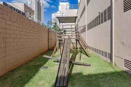 Apartamento à venda com 69m², 2 quartos e 2 vagas Apartamento à venda com 69m², 2 quartos e 2 vagasÁrea comum - Playground