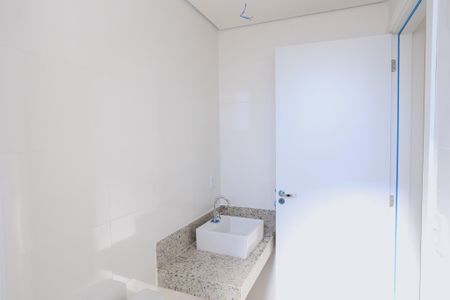 Apartamento à venda com 73m², 2 quartos e 2 vagas Apartamento à venda com 73m², 2 quartos e 2 vagasBanheiro da Suíte