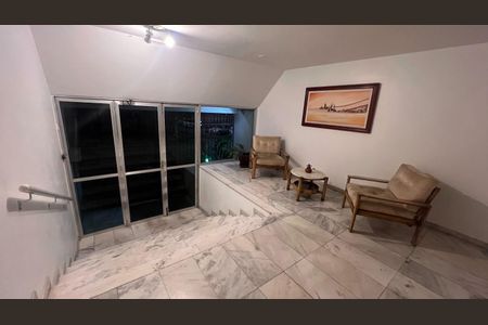 Apartamento à venda com 50m², 2 quartos e 1 vaga Apartamento à venda com 50m², 2 quartos e 1 vagaHall