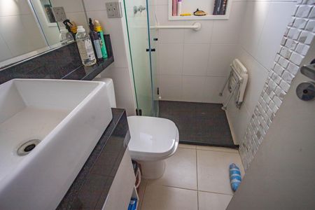 Apartamento para alugar com 45m², 2 quartos e 1 vaga Apartamento para alugar com 45m², 2 quartos e 1 vagaBanheiro social
