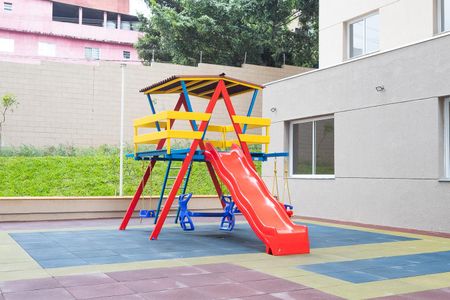 Apartamento para alugar com 45m², 2 quartos e 1 vaga Apartamento para alugar com 45m², 2 quartos e 1 vagaÁrea comum - Playground