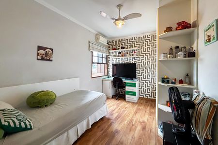 Casa à venda com 230m², 3 quartos e 2 vagas