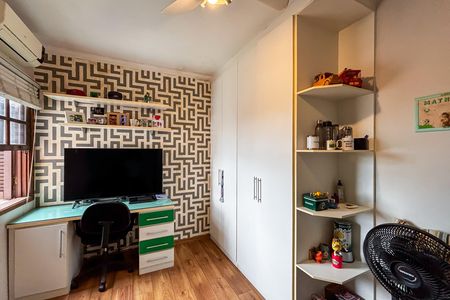 Casa à venda com 230m², 3 quartos e 2 vagas