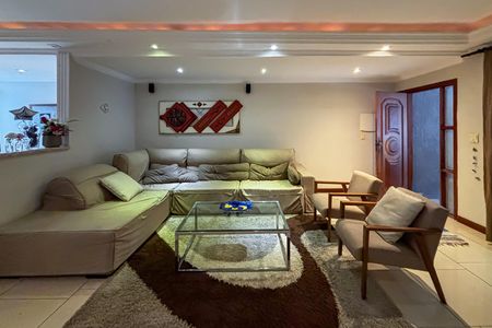 Casa à venda com 3 quartos, 230m² em Jardim Rosa Maria, São Paulo