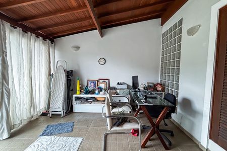 Casa à venda com 230m², 3 quartos e 2 vagas