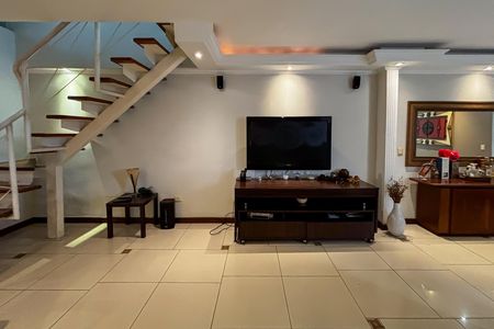 Casa à venda com 230m², 3 quartos e 2 vagas