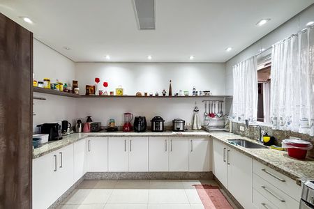 Casa à venda com 230m², 3 quartos e 2 vagas