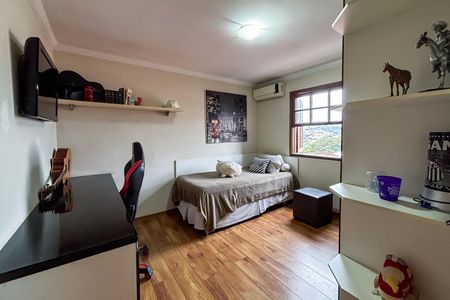 Casa à venda com 230m², 3 quartos e 2 vagas