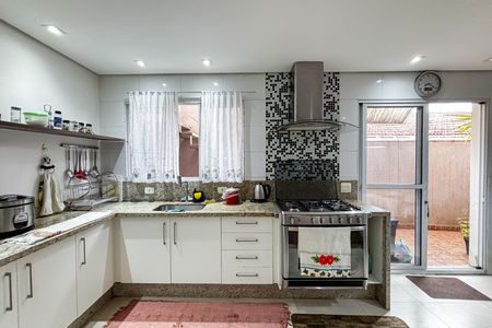 Casa à venda com 230m², 3 quartos e 2 vagas