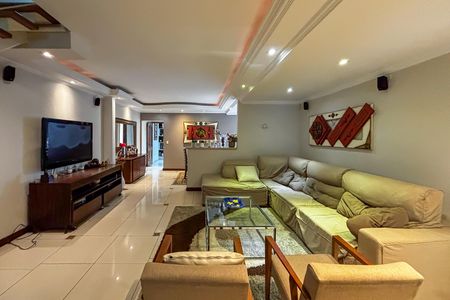 Casa à venda com 3 quartos, 230m² em Jardim Rosa Maria, São Paulo