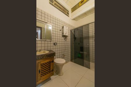 Casa de condomínio para alugar com 213m², 4 quartos e 4 vagas Casa de condomínio para alugar com 213m², 4 quartos e 4 vagasBanheiro Social
