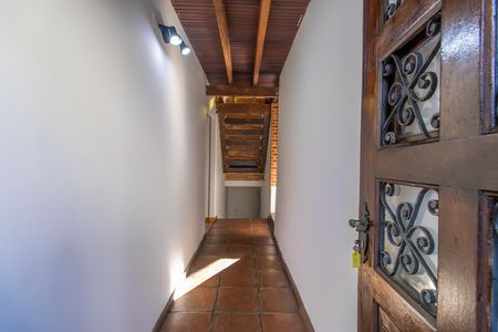 Casa de condomínio para alugar com 213m², 4 quartos e 4 vagas Casa de condomínio para alugar com 213m², 4 quartos e 4 vagasEntrada