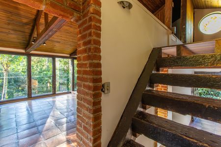 Casa de condomínio para alugar com 213m², 4 quartos e 4 vagas Casa de condomínio para alugar com 213m², 4 quartos e 4 vagasEscadas