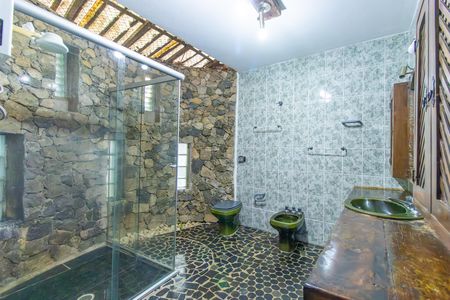 Casa de condomínio para alugar com 213m², 4 quartos e 4 vagas Casa de condomínio para alugar com 213m², 4 quartos e 4 vagasBanheiro do Quarto 4 - Suíte