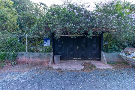 Casa de condomínio para alugar com 213m², 4 quartos e 4 vagas Casa de condomínio para alugar com 213m², 4 quartos e 4 vagasFachada