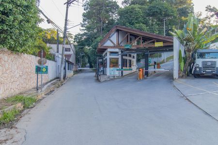 Casa de condomínio para alugar com 213m², 4 quartos e 4 vagas Casa de condomínio para alugar com 213m², 4 quartos e 4 vagasFachada do condomínio