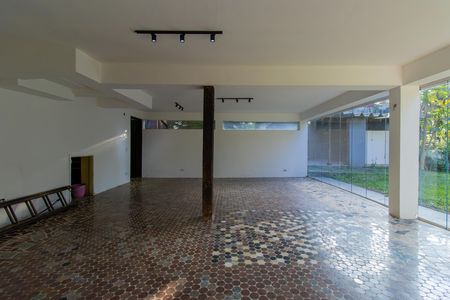 Casa de condomínio para alugar com 213m², 4 quartos e 4 vagas Casa de condomínio para alugar com 213m², 4 quartos e 4 vagasChurrasqueira
