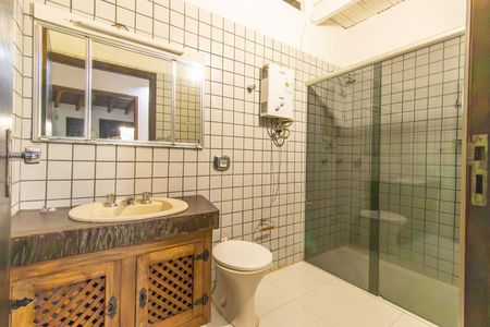 Casa de condomínio para alugar com 213m², 4 quartos e 4 vagas Casa de condomínio para alugar com 213m², 4 quartos e 4 vagasBanheiro Social