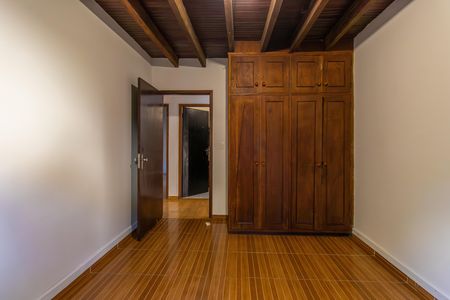 Casa de condomínio para alugar com 213m², 4 quartos e 4 vagas Casa de condomínio para alugar com 213m², 4 quartos e 4 vagasQuarto 2 - Armários
