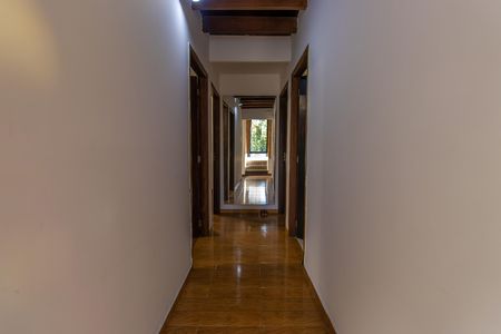 Casa de condomínio para alugar com 213m², 4 quartos e 4 vagas Casa de condomínio para alugar com 213m², 4 quartos e 4 vagasCorredor