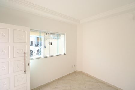 Casa para alugar com 91m², 2 quartos e 2 vagasSala