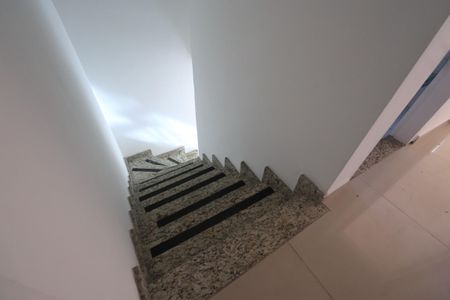 Escada de casa para alugar com 2 quartos, 91m² em Vila Aricanduva, São Paulo