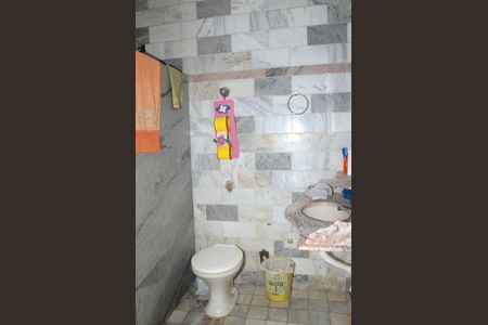 Casa à venda com 450m², 2 quartos e 8 vagasBanheiro da Suíte