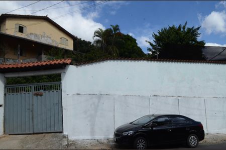 Casa à venda com 450m², 2 quartos e 8 vagasFachada