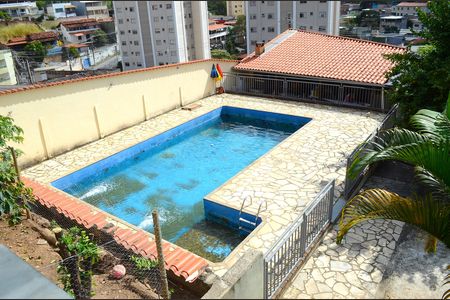 Casa à venda com 450m², 2 quartos e 8 vagasPiscina