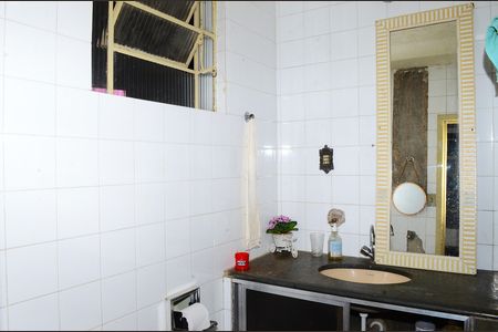 Casa à venda com 450m², 2 quartos e 8 vagasBanheiro social