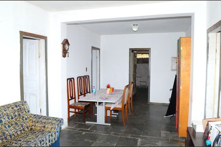 Casa à venda com 450m², 2 quartos e 8 vagasSala